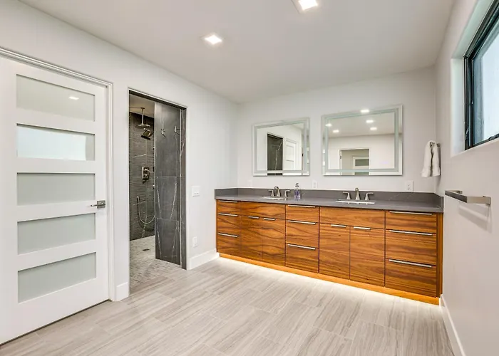Luxury W/ Private Pool & Gas Grill Ferienhaus