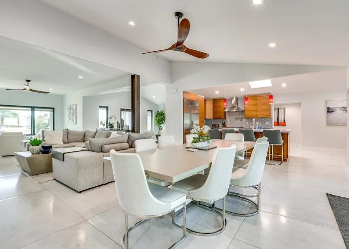 Luxury W/ Private Pool & Gas Grill