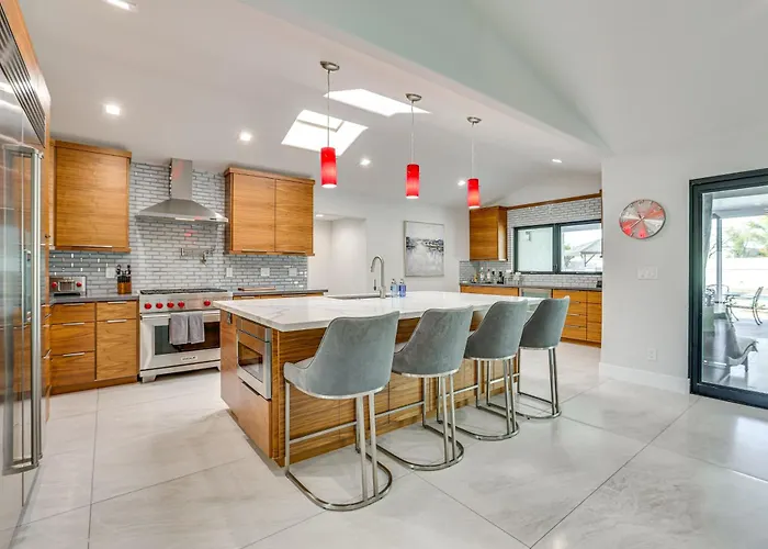 Luxury W/ Private Pool & Gas Grill Ferienhaus